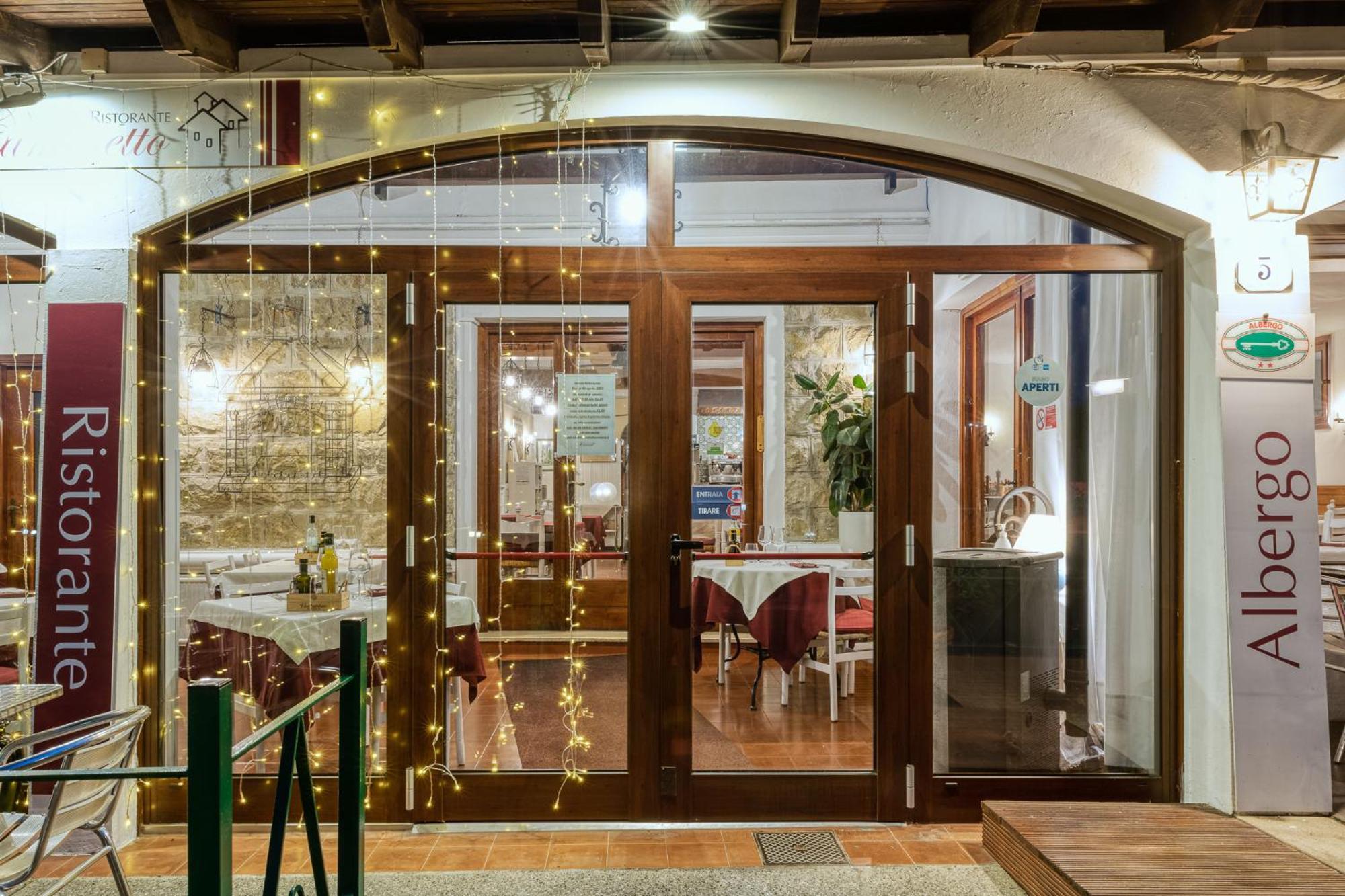 Hotel Ristorante Il Caminetto دْيانو مارينا المظهر الخارجي الصورة