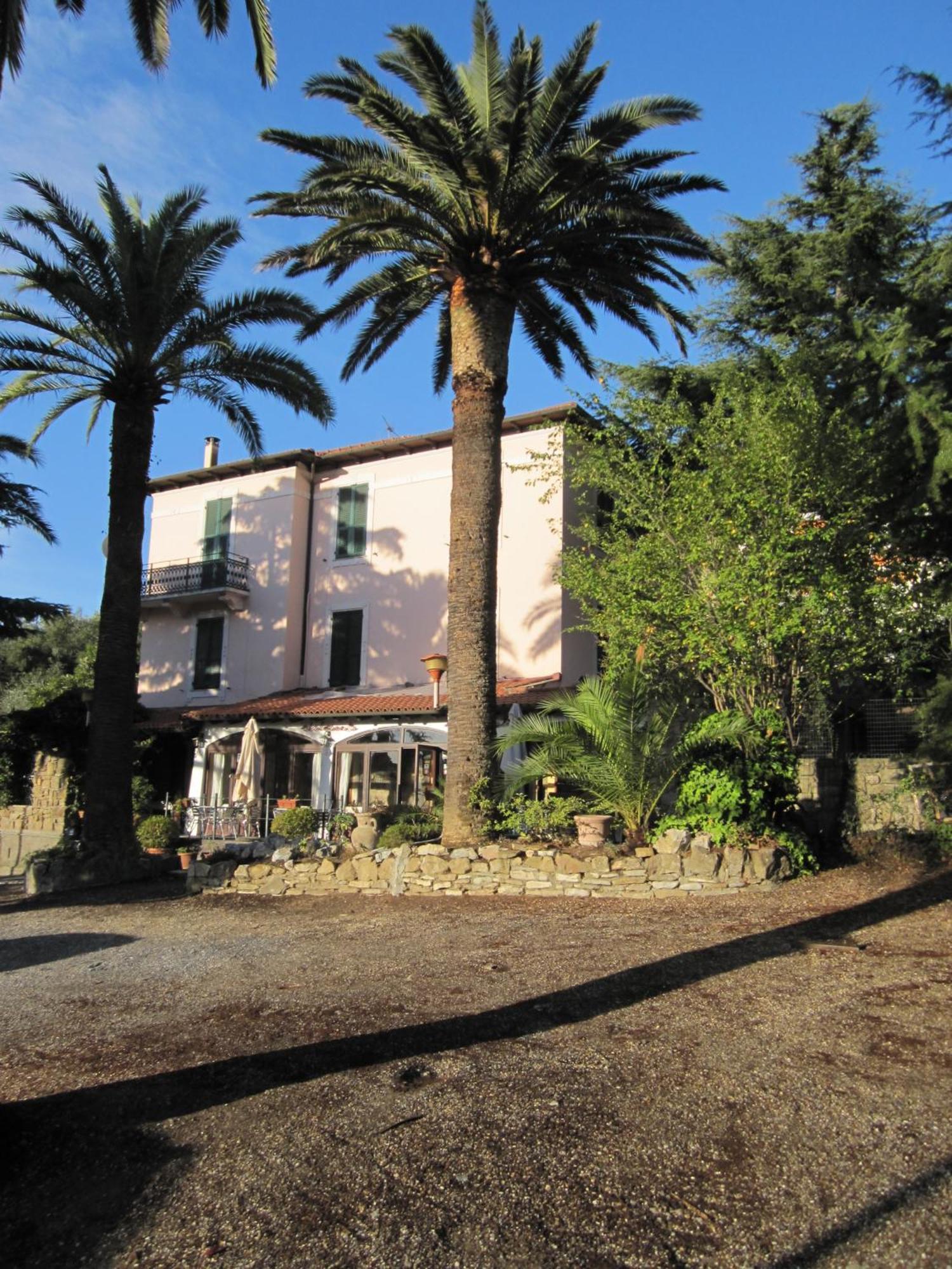 Hotel Ristorante Il Caminetto دْيانو مارينا المظهر الخارجي الصورة