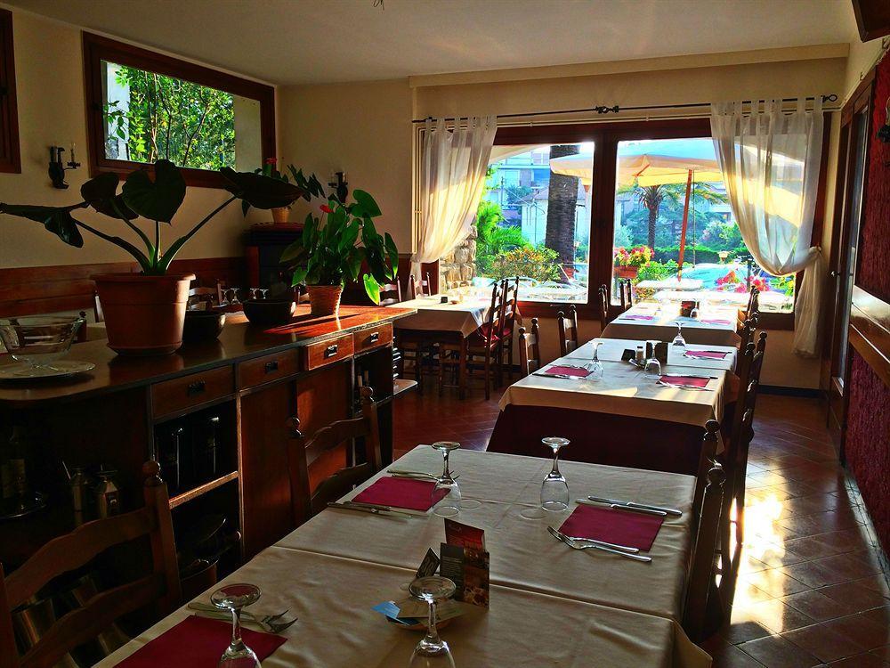 Hotel Ristorante Il Caminetto دْيانو مارينا المظهر الخارجي الصورة