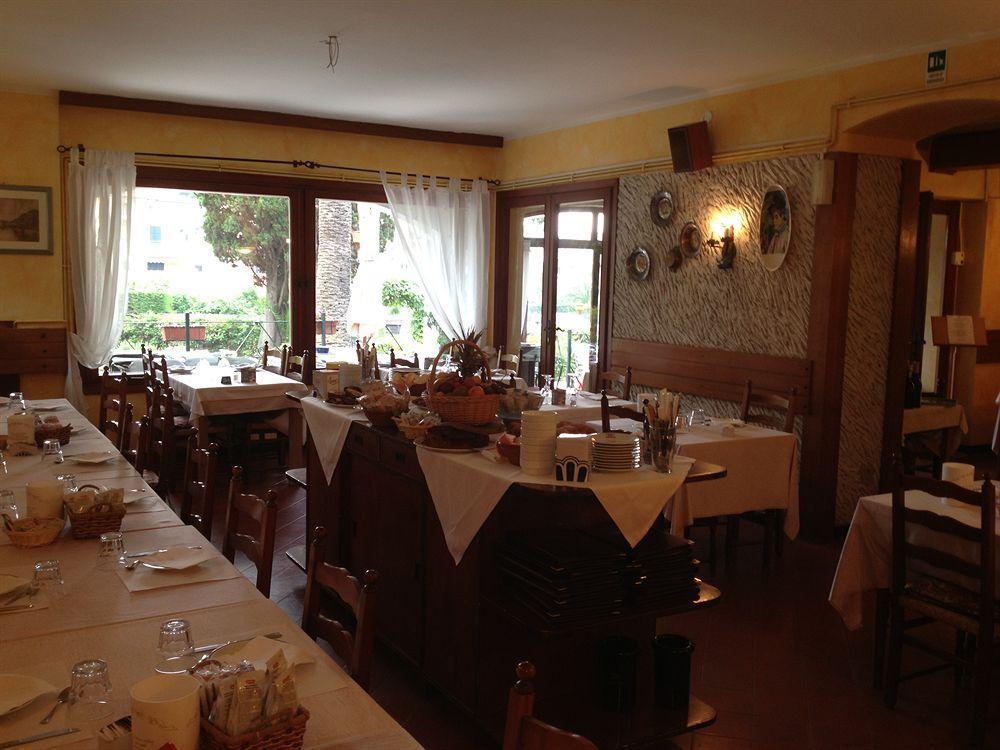 Hotel Ristorante Il Caminetto دْيانو مارينا المظهر الخارجي الصورة