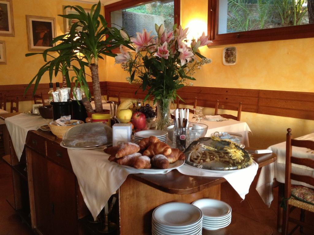 Hotel Ristorante Il Caminetto دْيانو مارينا المظهر الخارجي الصورة